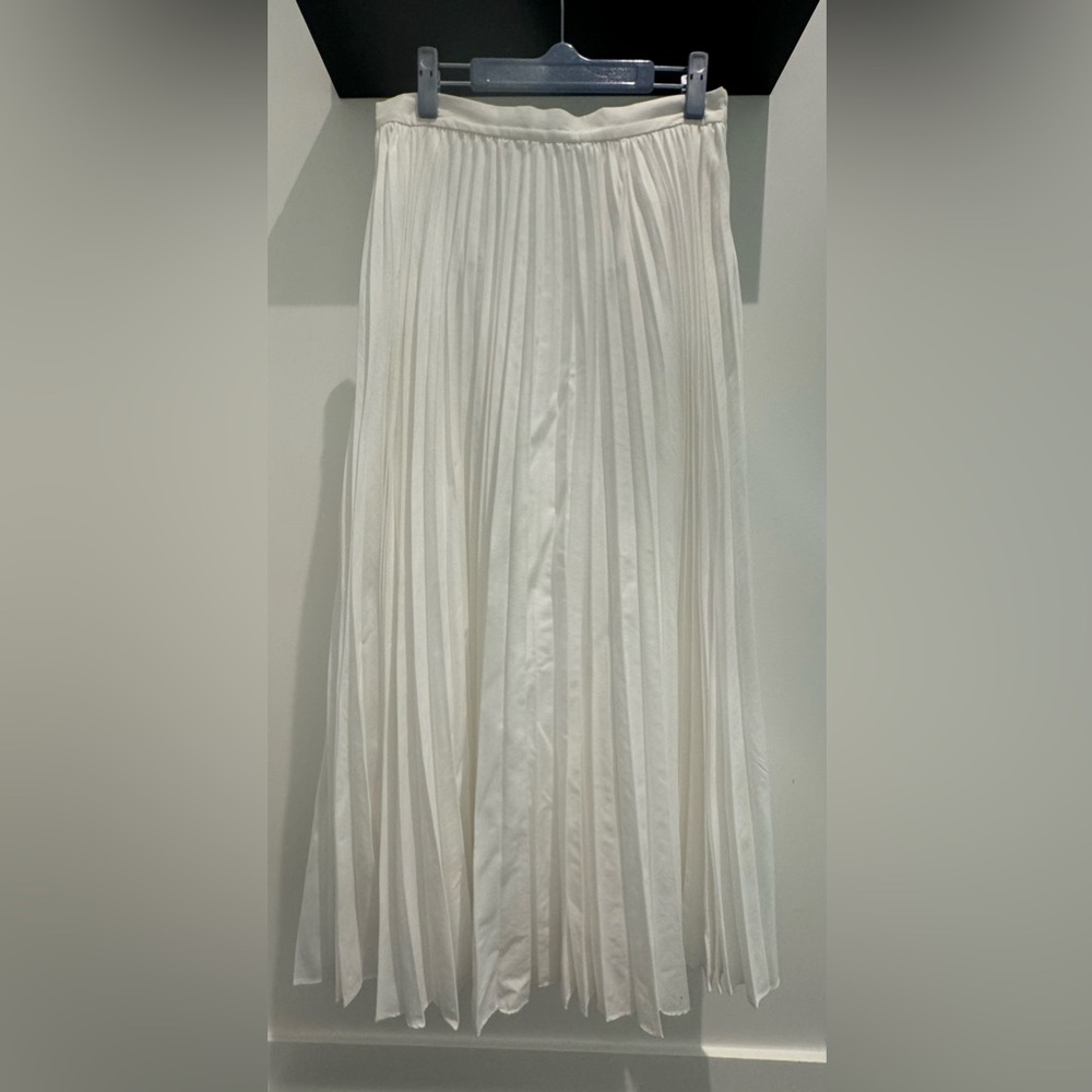 Banana Republic Pleated Poplin Skirt